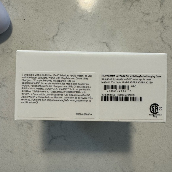 AirPod pros with lilac wireless charging case - Picture 4 of 4